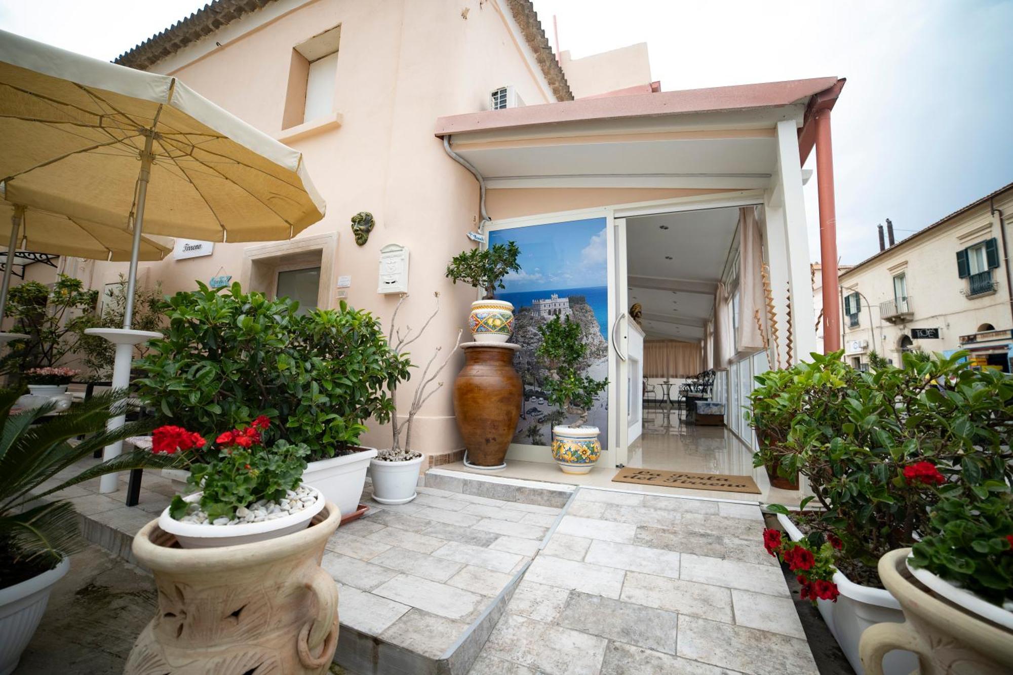 مبيت وإفطار تروبيا La Perla Del Tirreno المظهر الخارجي الصورة
